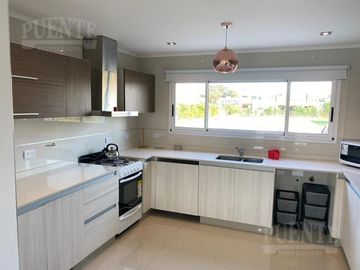Casa - Barrio Santa Juana - Venta