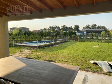 Casa - Barrio Santa Juana - Venta