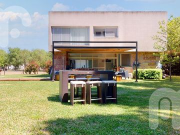 VENTA CASA DE 4 DORMITORIOS  HARAS DEL SUR II