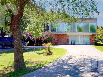 VENTA CASA DE 4 DORMITORIOS  HARAS DEL SUR II
