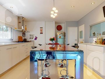 VENTA CASA DE 4 DORMITORIOS  HARAS DEL SUR II