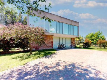 VENTA CASA DE 4 DORMITORIOS  HARAS DEL SUR II