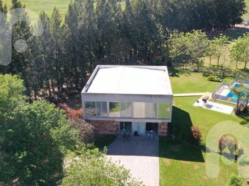 VENTA CASA DE 4 DORMITORIOS  HARAS DEL SUR II