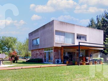 VENTA CASA DE 4 DORMITORIOS  HARAS DEL SUR II