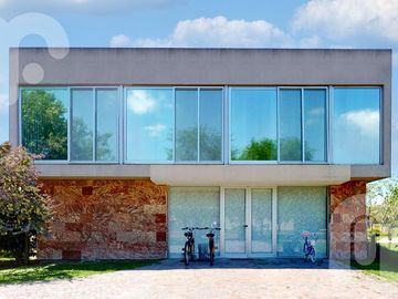 VENTA CASA DE 4 DORMITORIOS  HARAS DEL SUR II
