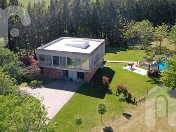 VENTA CASA DE 4 DORMITORIOS  HARAS DEL SUR II