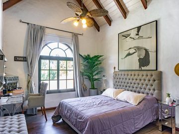 Venta Casa Diseño Cuatro Dormitorios Jardin Parquizado Amenities. San Eduardo
