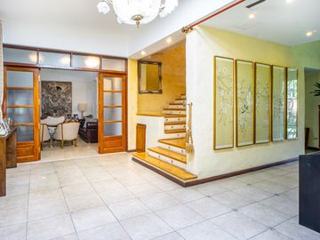 Venta Casa Diseño Cuatro Dormitorios Jardin Parquizado Amenities. San Eduardo