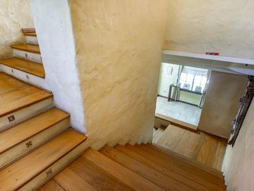 Venta Casa Diseño Cuatro Dormitorios Jardin Parquizado Amenities. San Eduardo