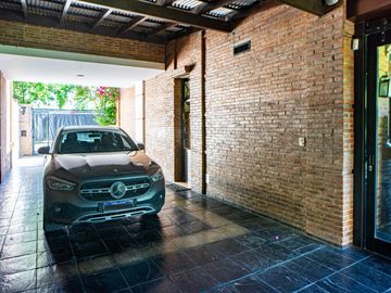 Venta Casa Diseño Cuatro Dormitorios Jardin Parquizado Amenities. San Eduardo