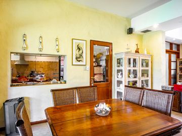 Venta Casa Diseño Cuatro Dormitorios Jardin Parquizado Amenities. San Eduardo