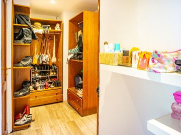 Venta Casa Diseño Cuatro Dormitorios Jardin Parquizado Amenities. San Eduardo