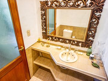 Venta Casa Diseño Cuatro Dormitorios Jardin Parquizado Amenities. San Eduardo