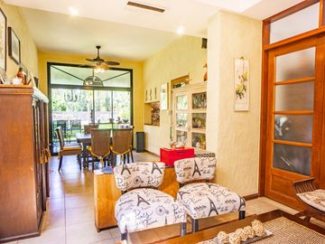 Venta Casa Diseño Cuatro Dormitorios Jardin Parquizado Amenities. San Eduardo