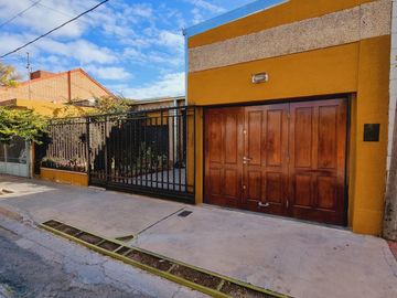 Venta. Casa 3 dormitorios. San Luis, Pje. Laprida N°464