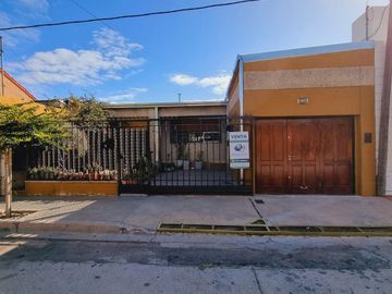 Venta. Casa 3 dormitorios. San Luis, Pje. Laprida N°464