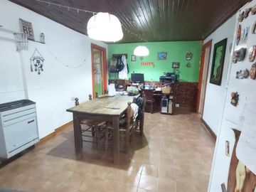 Casas en venta - 5 dormitorios 4 baños - Cocheras - 130mts2 - Necochea