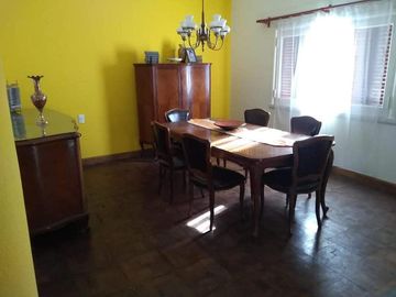 Casas en venta - 5 dormitorios 4 baños - Cocheras - 130mts2 - Necochea