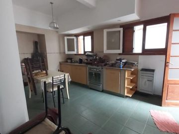 Casas en venta - 5 dormitorios 4 baños - Cocheras - 130mts2 - Necochea