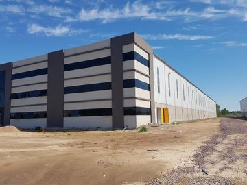 Inmueble de 5.000 m2 cubiertos en Complejo Industrial s/  Aut. Panamericana - Ruta 8 Km 64.
