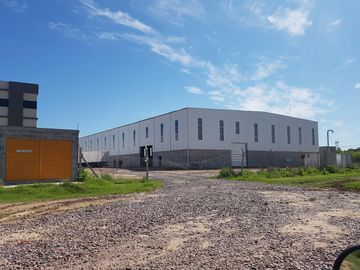 Inmueble de 5.000 m2 cubiertos en Complejo Industrial s/  Aut. Panamericana - Ruta 8 Km 64.