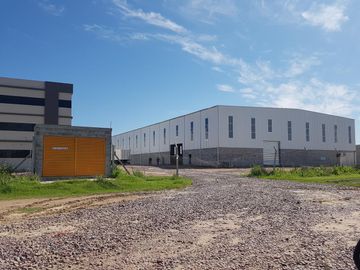 Inmueble de 5.000 m2 cubiertos en Complejo Industrial s/  Aut. Panamericana - Ruta 8 Km 64.