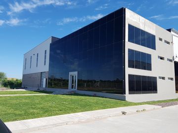 Inmueble de 5.000 m2 cubiertos en Complejo Industrial s/  Aut. Panamericana - Ruta 8 Km 64.