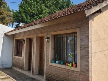 APTO CREDITO .VENTA CASA TIPO DUPLEX  EN PILAR CENTRO. EXCELENTE RENTABILIDAD ANUAL