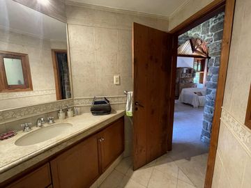 Casa 4 dormitorios en condominio Fisherton - Permuta