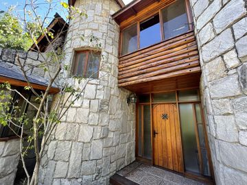 Casa 4 dormitorios en condominio Fisherton - Permuta