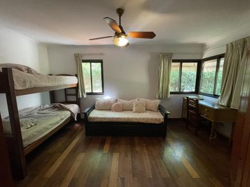 Casa 4 dormitorios en condominio Fisherton - Permuta