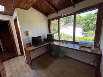Casa 4 dormitorios en condominio Fisherton - Permuta