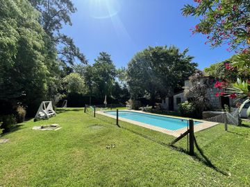 Casa 4 dormitorios en condominio Fisherton - Permuta