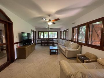 Casa 4 dormitorios en condominio Fisherton - Permuta