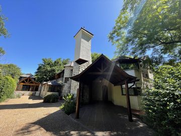 Casa 4 dormitorios en condominio Fisherton - Permuta