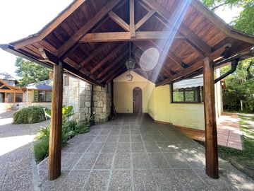 Casa 4 dormitorios en condominio Fisherton - Permuta