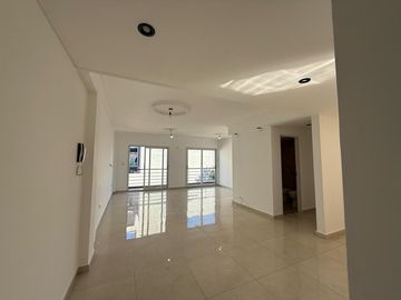 Amplio departamento tres ambientes a la venta en Wilde