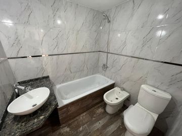Departamento de cuatro ambientes a la venta en Wilde