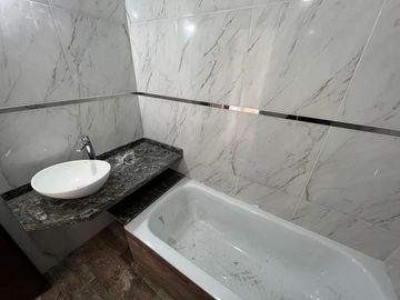 Departamento de cuatro ambientes a la venta en Wilde