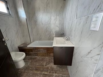 Departamento de cuatro ambientes a la venta en Wilde