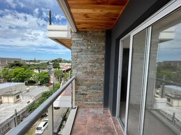 Departamento de cuatro ambientes a la venta en Wilde