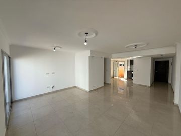 Amplio departamento tres ambientes a la venta en Wilde