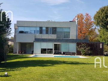 Casa en El Ombu | 5 Dorm. | 3 en Suite | 1 en PB