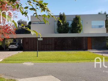 Casa en El Ombu | 5 Dorm. | 3 en Suite | 1 en PB