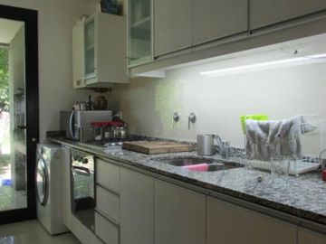 Lindísimo departamento en PB con galería, jardín y seguridad las 24 hs.