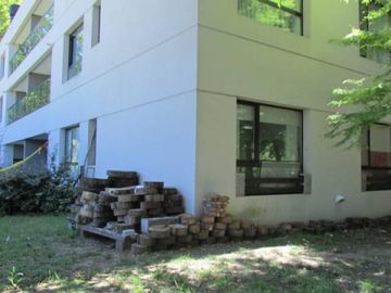 Lindísimo departamento en PB con galería, jardín y seguridad las 24 hs.