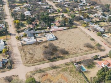 Terreno en  calle Rucanelo a metros de la Ave. Peron