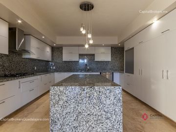 Hermosa residencia de lujo en venta Bugambilias; 5 habitaciones