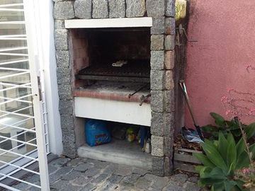 LINDÍSIMA CASA EN ADROGUÉ, MUY BIEN UBICADA -
