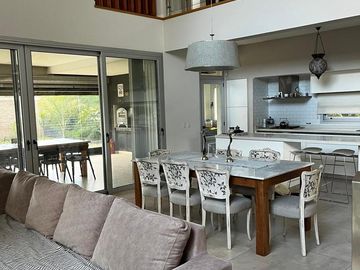 Casa 4 ambientes en venta - Barrio Privado Los Troncos
